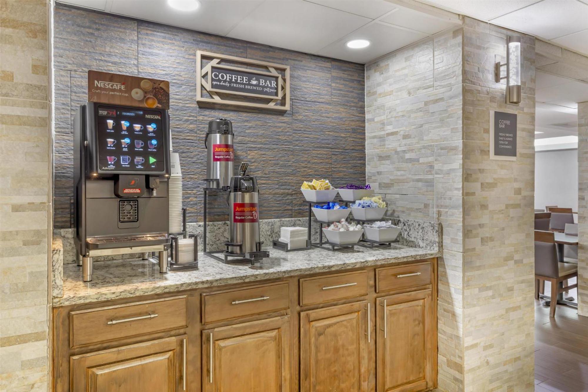 Best Western Plus Raleigh Crabtree Valley Hotel Екстер'єр фото