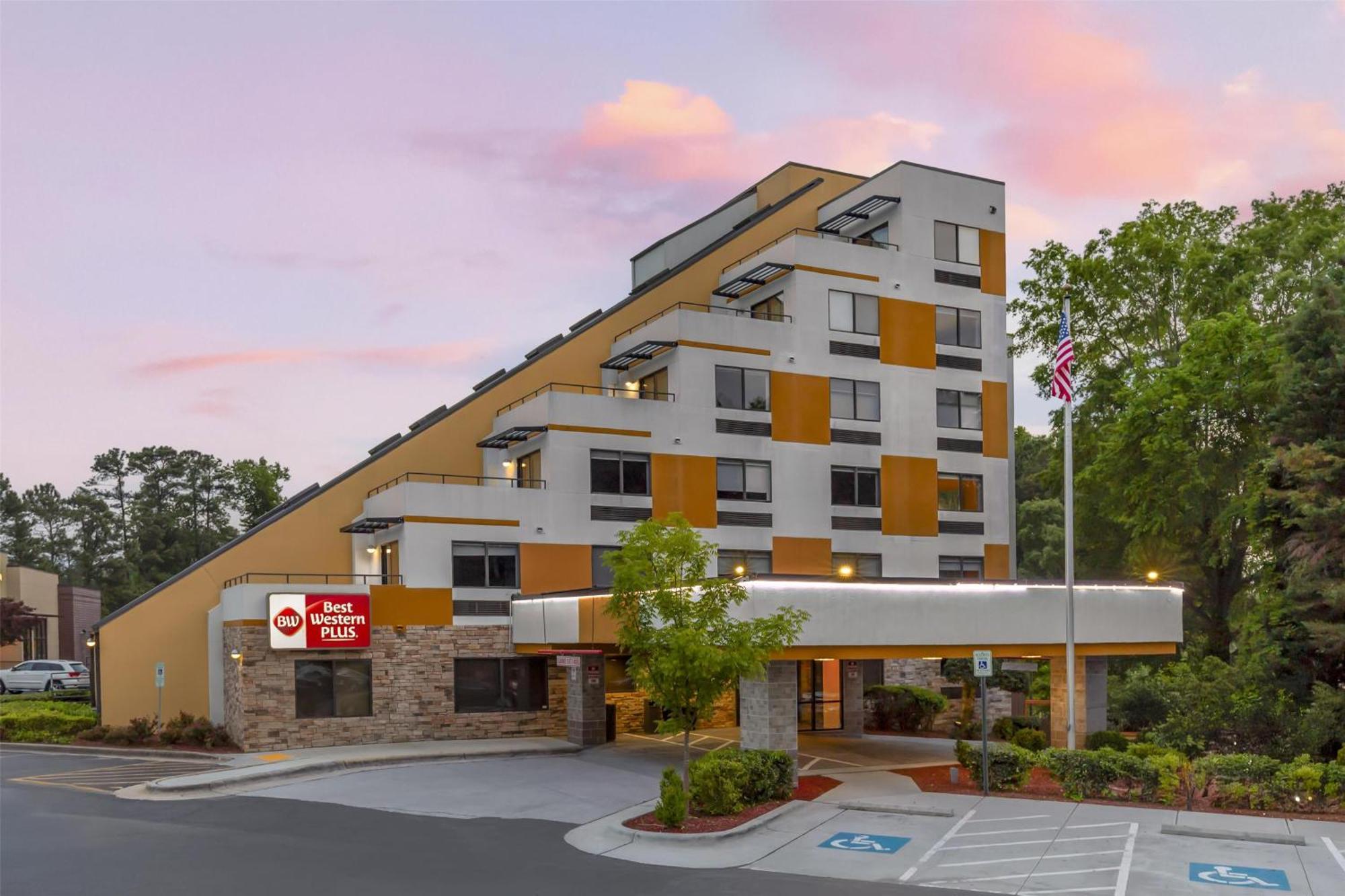 Best Western Plus Raleigh Crabtree Valley Hotel Екстер'єр фото